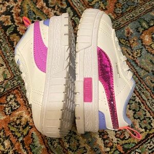 FLASH SALE‼️ Puma toddler size 7 Sneakers - White and Purple with Pink Accents
